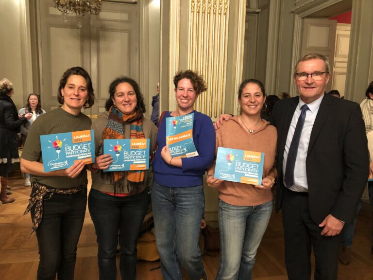 Remise des prix budget participatif dordogne 2022 avec Germinal Peiro